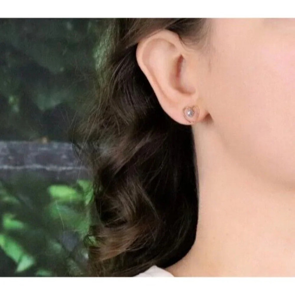 14k Yellow Gold Cubic Zirconia Heart Earrings Stud Post - Picture 2 of 7